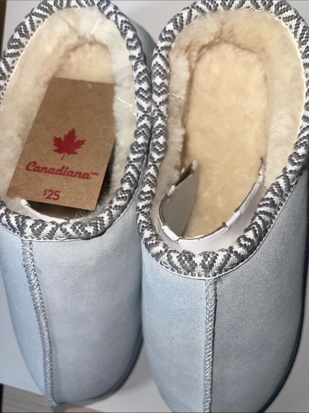 Canadiana Women's Light Gray Fleece-Lined Slippers - Picture 4 of 7